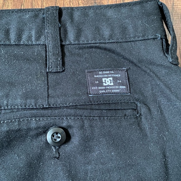 Men’s 36 DC black khakis - Picture 4 of 4